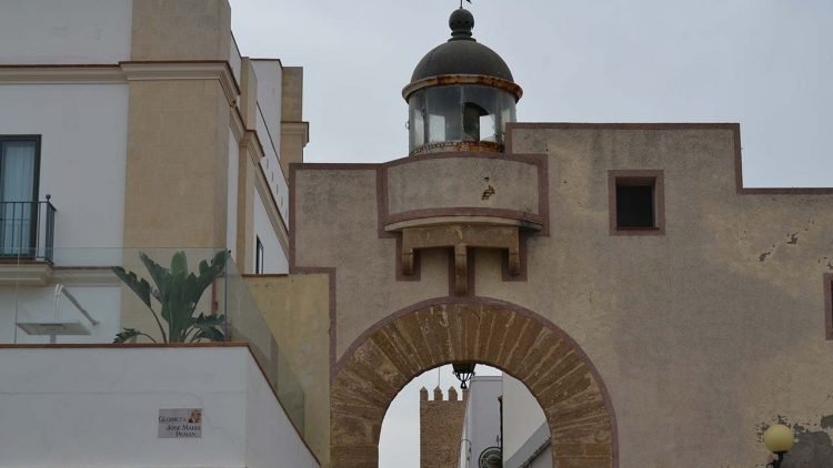 21-06-27 CA Faro Puerta Muelle Rota 02